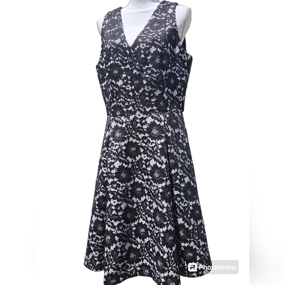 White House Black Market size 12 white lined, black lace dress NWT - Picture 4 of 8